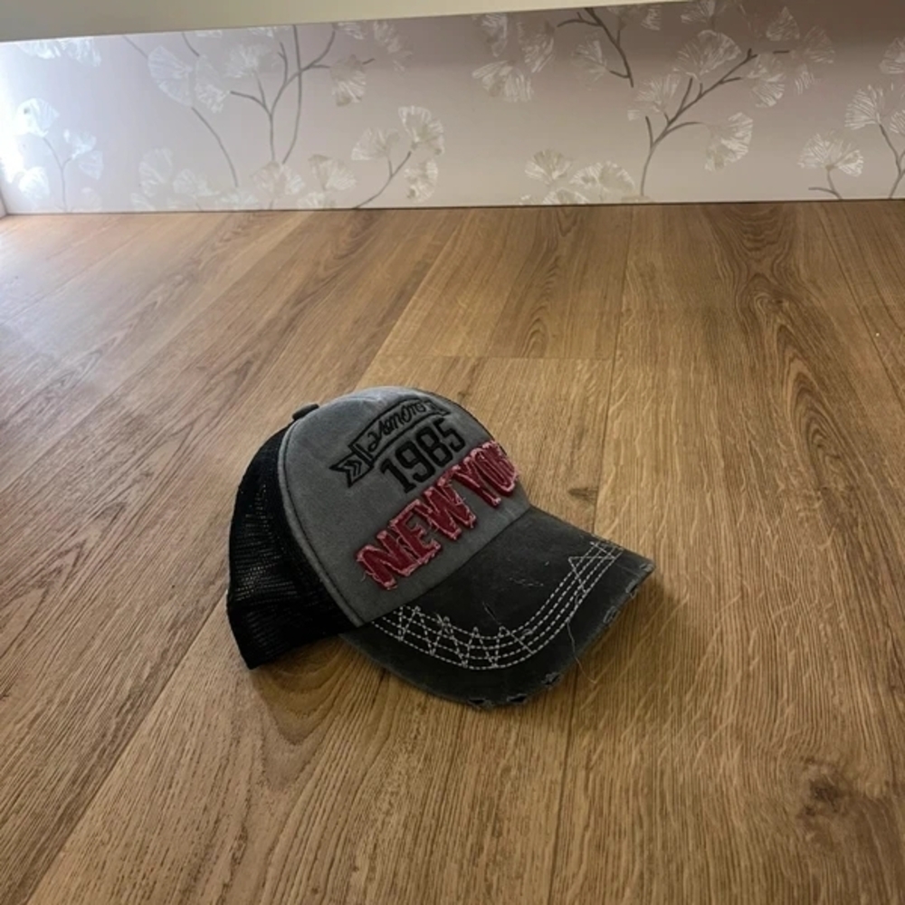 Men's Grey & Black 'New York' Baseball Cap - Casual Grooming Accessory